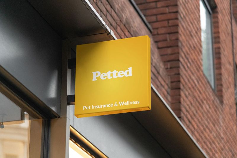 Petted display sign